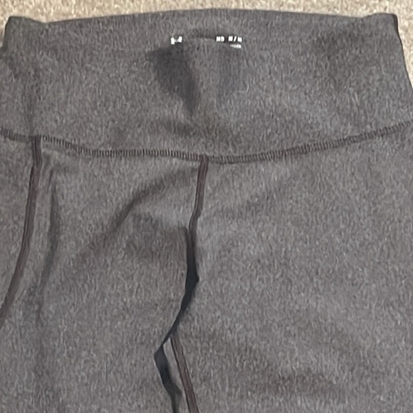 UNDER ARMOUR CHARCOAL LIGHT HEATHER COMPRESSION CAPRI LEGGINGS GRAY SIZE MEDIUM - Picture 3 of 6